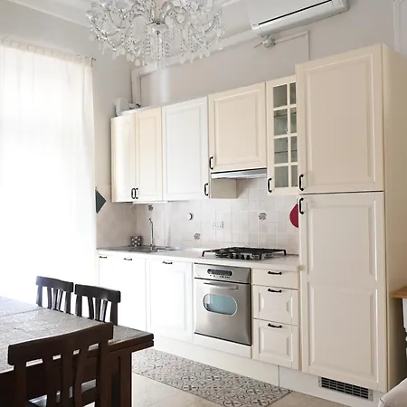 P050 - Porto Recanati, Elegante Trilocale In Centro Storico דירה *